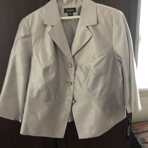 NWT women’s suit. 18W. Silver with rhinestones.